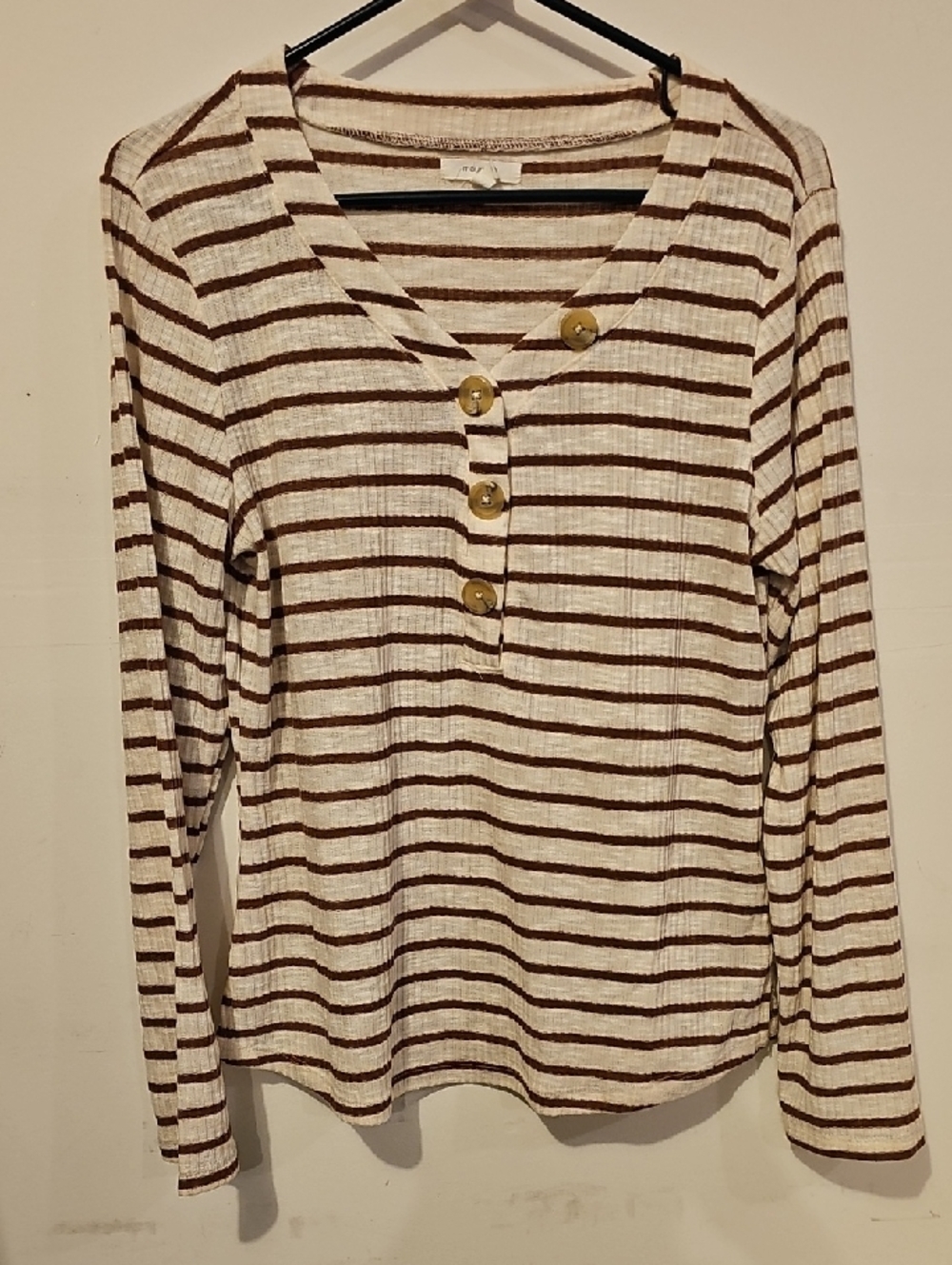 MAURICES womens sz large like new striped long sleeve top. Rust and cream!!!